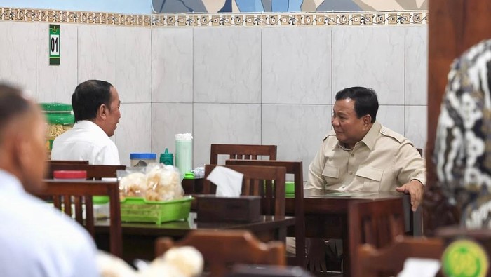 [Jokowi Klaim Tak Bahas Abolisi-Amnesti, Makan Bakmi Saja dengan Prabowo!]