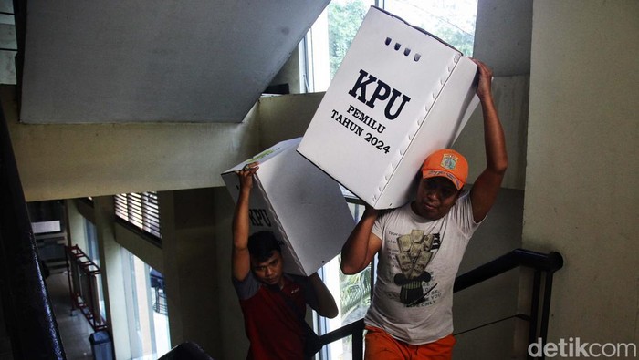 [Amendemen Pemilu dan Transformasi Pemilih] Munculkan [Perubahan Radikal dalam Demokrasi] yang [Memprovokasi Diskusi Publik]