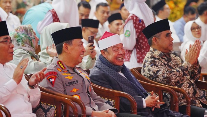 Kapolri Hadiri Haul Ponpes Buntet Cirebon, Sebut Polri-Ulama Saling Melengkapi - Update 2