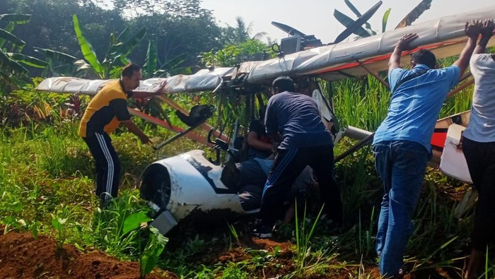 Marsma Fajar Gugur, Tragedi Pesawat Latih di Bogor, Kopilot Luka Berat