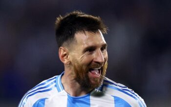 **Wasit Copa Argentina 2007 Tukar Kartu Kuning dengan Jersey Messi**