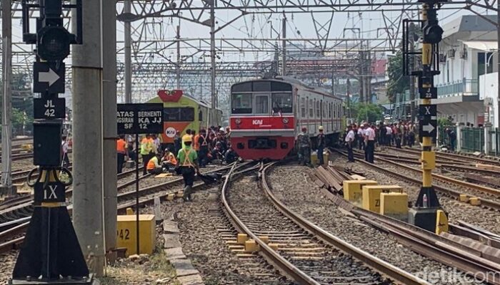 KRL Anjlok di Jakarta Kota: Perjalanan Normal, Tapi Tren Kebijakan Transportasi Berubah!