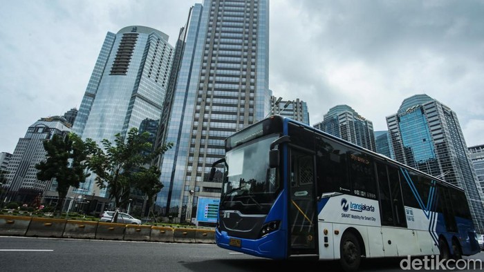 **Revolusi Transportasi Murah: Tarif TransJakarta dan MRT Rp 80 Mulai 17 Agustus**