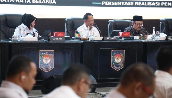 Mendagri Minta 3 Pemda di Papua Ambil Langkah Konkret Tekan Laju Inflasi – Alternatif 1