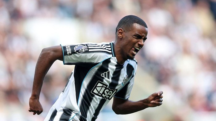 Carragher: Liverpool Butuh Isak, Tapi Dengan Harga yang Seimbang