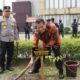 Kapolda Riau & Wakil Menteri PAN-RB Tanam Pohon dalam Audiensi, Gugah Perhatian Lingkungan!