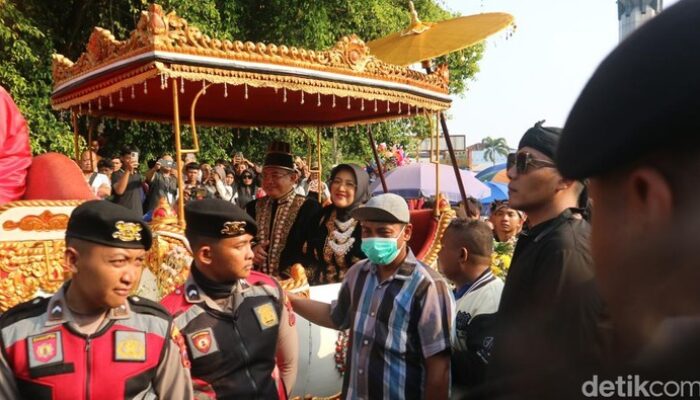 Kirab HUT Pati Berakhir Kacau, Warga Disoraki dan Ini Reaksi Bupati Sudewo