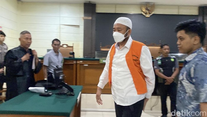 Robig Zaenudin, Penembak Gamma, Terima Hukuman 15 Tahun Penjara: Kejutan atau Kebijakan?