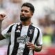 Juventus Resmi Menerima Kembali Douglas Luiz Setelah Kontroversi Latihan
