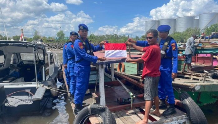 Dalam Lautan Dumai, Polisi Kibarkan Merah Putih, Perayaan HUT ke-80 RI yang Penuh Kebanggaan!