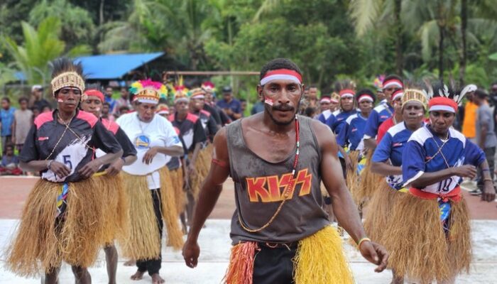 Antusiasme Warga Ayuka & Tipuka dalam Lomba Tari Seka Sambut HUT ke-80 RI