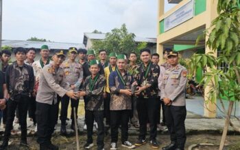 “Wujudkan Keadilan Ekologis, Mahasiswa HMI-Polisi Turun Tanam Pohon di Dumai: Solusi Nyata untuk Masa Depan!”