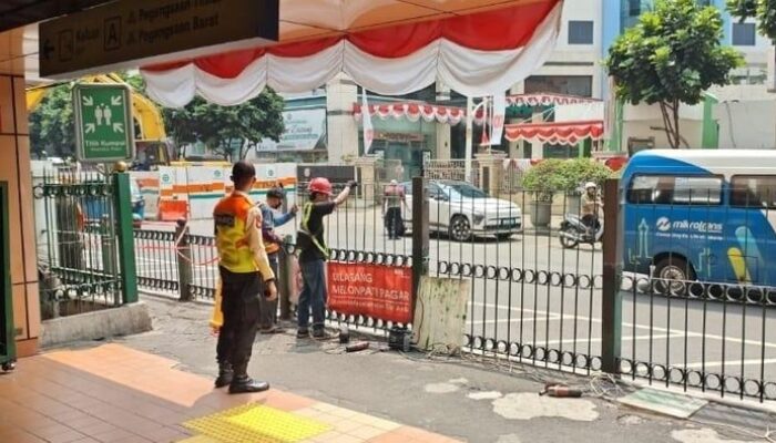 “Dari Pagar ke Konflik: Stasiun Cikini dan Warga yang Tak Pernah ‘Seimbang’!”