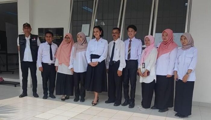 Wamensos-Wamen P2MI Berikan Dukungan Pangan ke Siswa Sekolah Rakyat di Jaktim