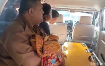 **Tragedi Mengerikan: Balita di Ngawi Tewas Terlindas Mobil Orang Tuanya Saat Parkir di Halaman Rumah**