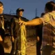 **Viral Remaja Tawuran Bawa Sajam di Pinggir Rel Bonpis Tanjung Priok: Dua Kelompok Saat Tawuran Berdarah**