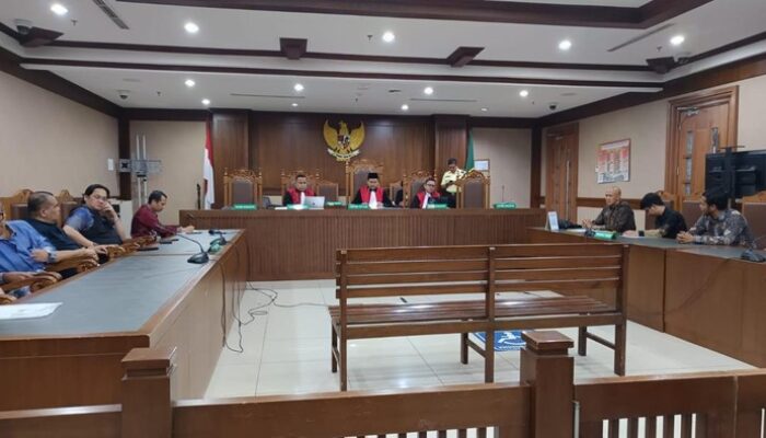 Ijazah Palsu Jokowi Jadi Bahan Sidang Eks Wamendes Vs Roy Suryo, Penundaan Menyebalkan Publik!