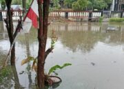 Banjir Menerjang Bekasi Akibat Hujan Angin, Warga Terancam