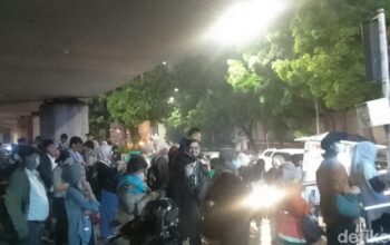 “Antrean Panjang di Halte Tegal Mampang, TransJ Koridor 13 Jadi Penyebab”