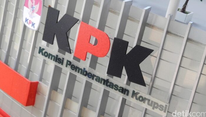 EKS BUPATI MANDAILING NATAKAL DIKUTUB KPK KARENA KORUPSI PROYEK JALAN SUMUT