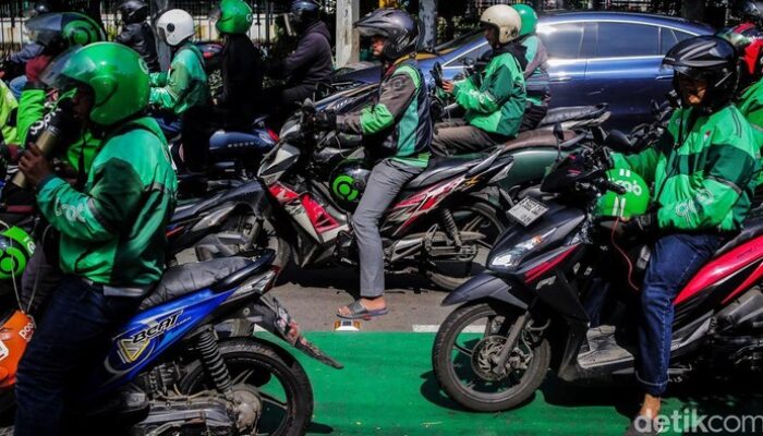 “BIaya Transportasi Tinggi dan Ketergantungan pada Transportasi Online: Krisis Mobilitas yang Mendesak”