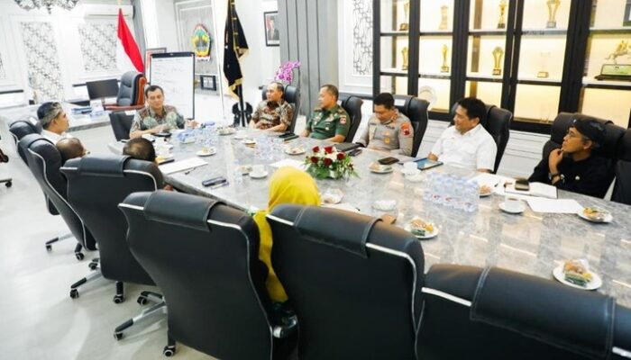 **”Patikan Kondusifitas Pati, Ahmad Luthfi Gelar Tim Pemprov untuk Layanan Masyarakat”**