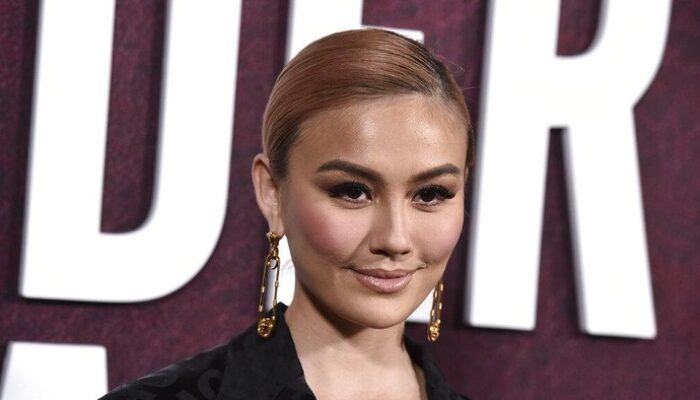 “Dari Senayan Hingga MA: Kisah ‘Bilang Saja’ Agnez Mo yang Membuat Heboh”