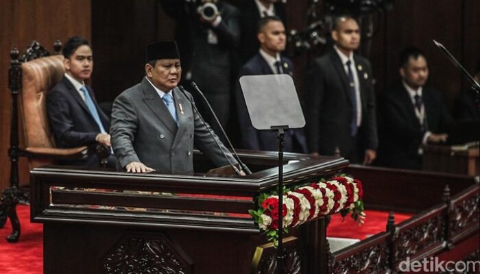 Tak Pakai Baju Adat, Prabowo Gegerkan Istana: ‘Ini Hanya Pilihan’ atau Lebih Dalam?