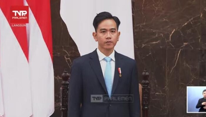 Gibran Ganti Dasi Merah ke Biru Muda di Sidang MPR, Istana Bilang Begini – Update 2