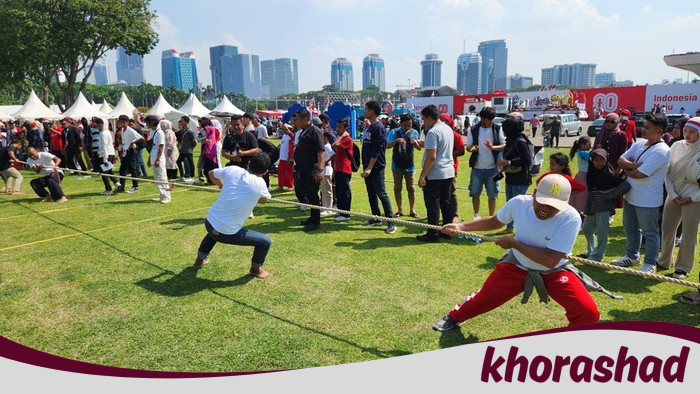 Tarik Tambang hingga Balap Karung, Ribuan Warga Ramaikan HUT RI di Monas