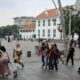 Gerimis Jadi Teman, Wisatawan Meriahkan Kota Tua di Libur HUT RI ke-80