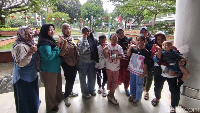 Warga Kedoya Cerita Patungan Sewa Angkot Rp 300 Ribu, Mewujudkan Liburan TMII yang Tak Terlupakan!