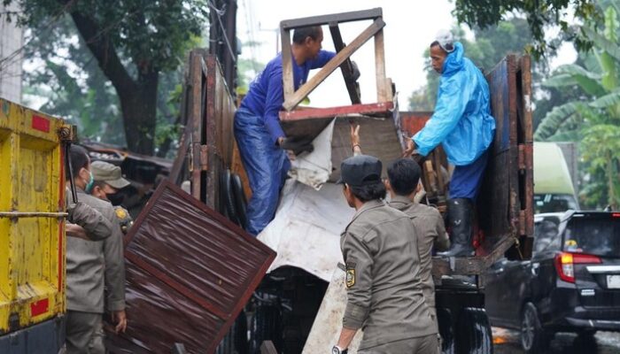 Bogor Rehat, Satpol PP Bongkar 50 Bangunan Liar, Termasuk 2 Pangkalan Ojek, Fenomena Apakah Ini?