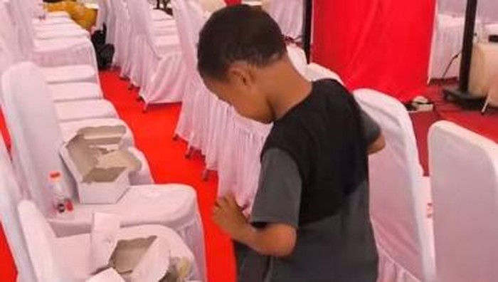 Viral 2 Bocah SD di Gowa Kumpulkan Sisa Kue Pejabat Usai Perayaan HUT RI ke-80, Ini Kebohongan atau Kisah Inspiratif?