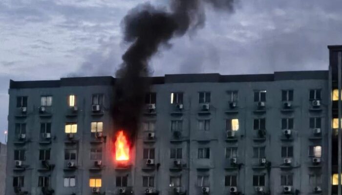 Gempita Api di Apartemen Jakbar: Kebakaran Mencekam, Warga Terpaksa Dievakuasi