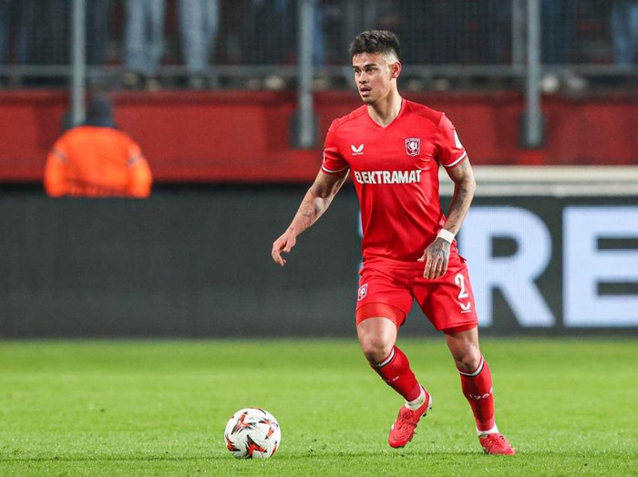 Hilgers Belum Dimainkan, Pelatih Twente Jadi Sorotan Kritik!