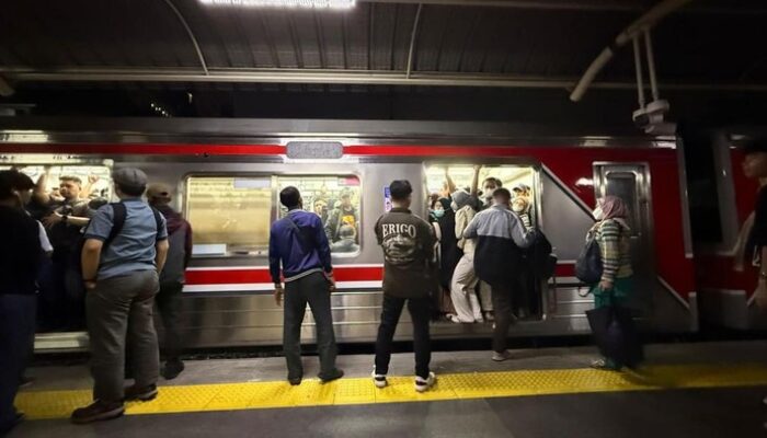KRL Jabodetabek Berangsur Pulih, Warga Bersusah Payah Setelah Gempa M 4,9 Bekasi
