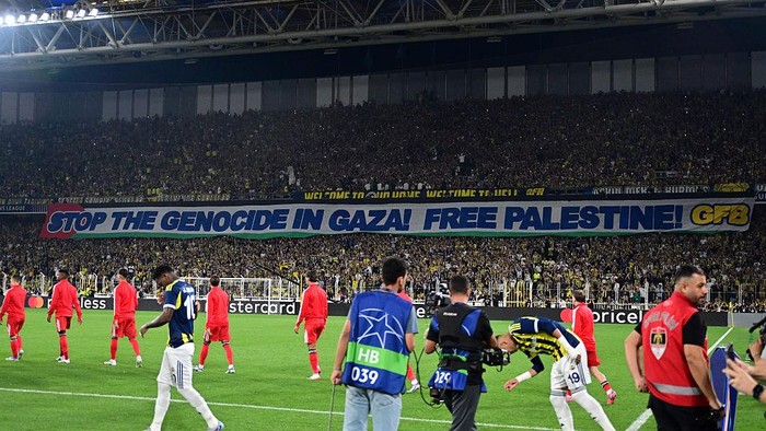 Ultras Fenerbahce dan Spanduk Free Palestina, Gerakan yang Menyedot Perhatian di Laga Champions