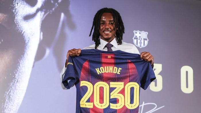 Kounde Resmi Teken Kontrak Baru, Siap Bawa Barcelona Lebih Sukses Lagi - Alternatif 2