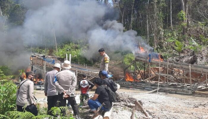 10 Rakit di 4 Desa Inhu Ditangkap Operasi PETI, Langsung Dimusnahkan!
