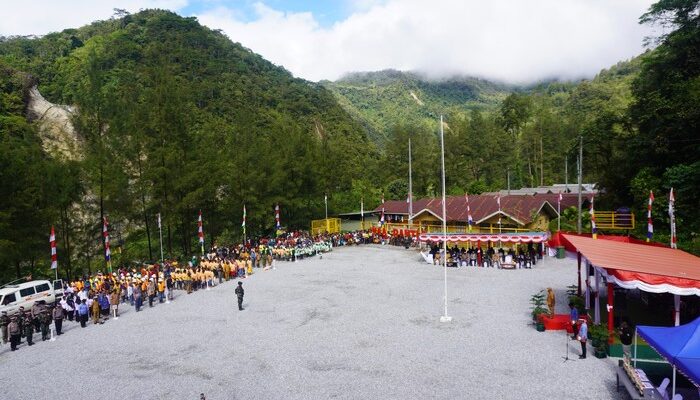 Merah Putih Berdahikan di Hati Papua: Kisah Pemuda Banti yang Membangun Kebersamaan