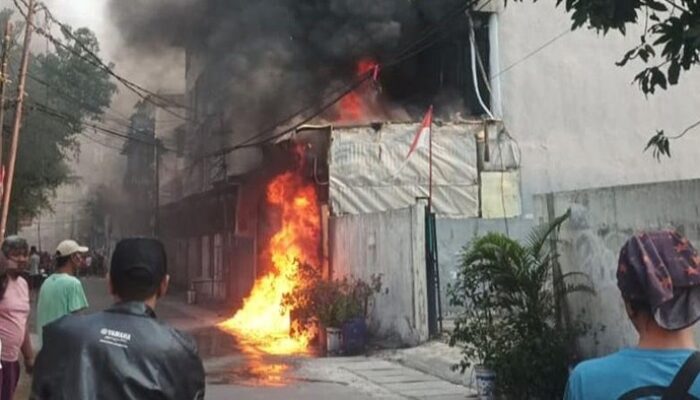 Api Menyerang Ruko Grogol, Jelang Tahun Baru Kebakaran Meneror Jakbar
