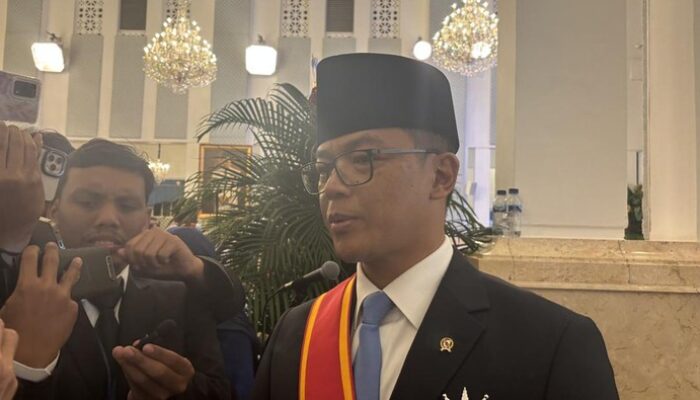 “Anugerah Bintang Mahaputera Utama dari Prabowo, Momentum Baru bagi Menlu Sugiono?”