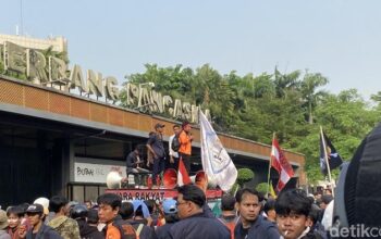 Demo Orasi Mahasiswa di Belakang DPR: Pemicu Gejolak Keadilan yang Tidak Dapat Dicukur