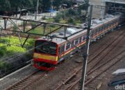 Demo DPR, KRL Tanah Abang Macet, Ribuan Penumpang Kebanjiran Emosi!