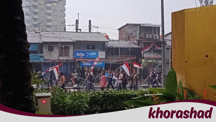 Hujan Pun Tak Lindungi, Demo 25 Agustus di Pejompongan Terus Berlanjut!