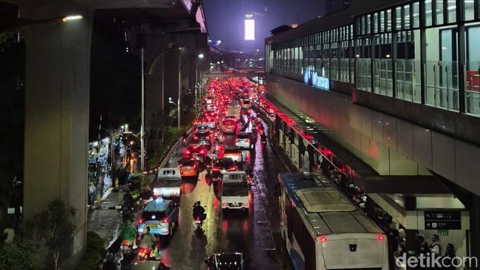 Titik Macet Malam Ini di Jakarta Saat Pulang Kerja, Hujan Reda, Bubaran Demo - Update 2