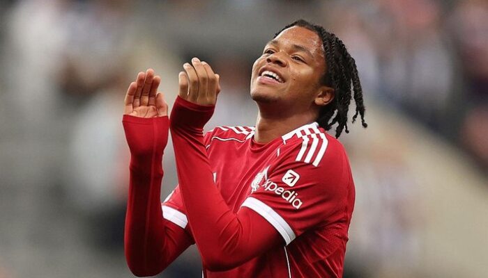 “Mengapa Debut Indah Rio Ngumoha Jadi Perbincangan Global?”