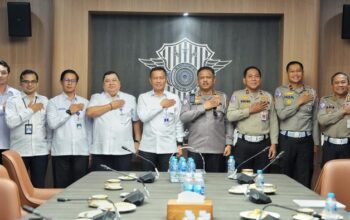 **Langkah Kakorlantas & Dirjen Hubdat: Solusi Kreatif untuk Lalin Aman!**