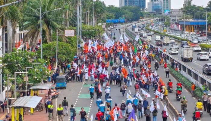 Demo Makan Pendidikan? Disdik DKI Pilih Belajar dari Rumah untuk Siswa Lokal!